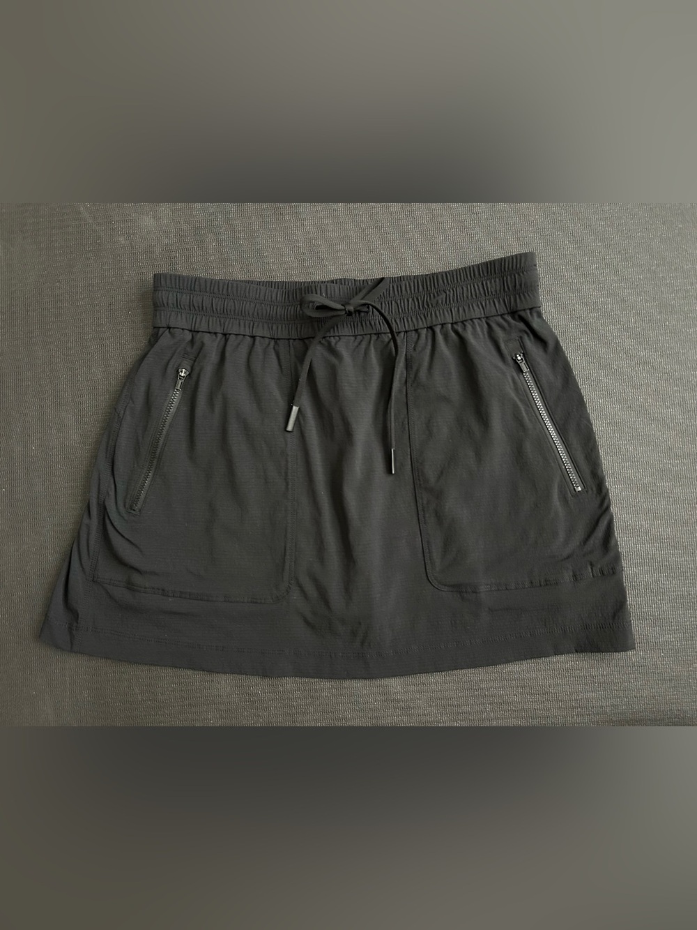 Athleta Trekkie North Mid Rise 15” Skort black size small